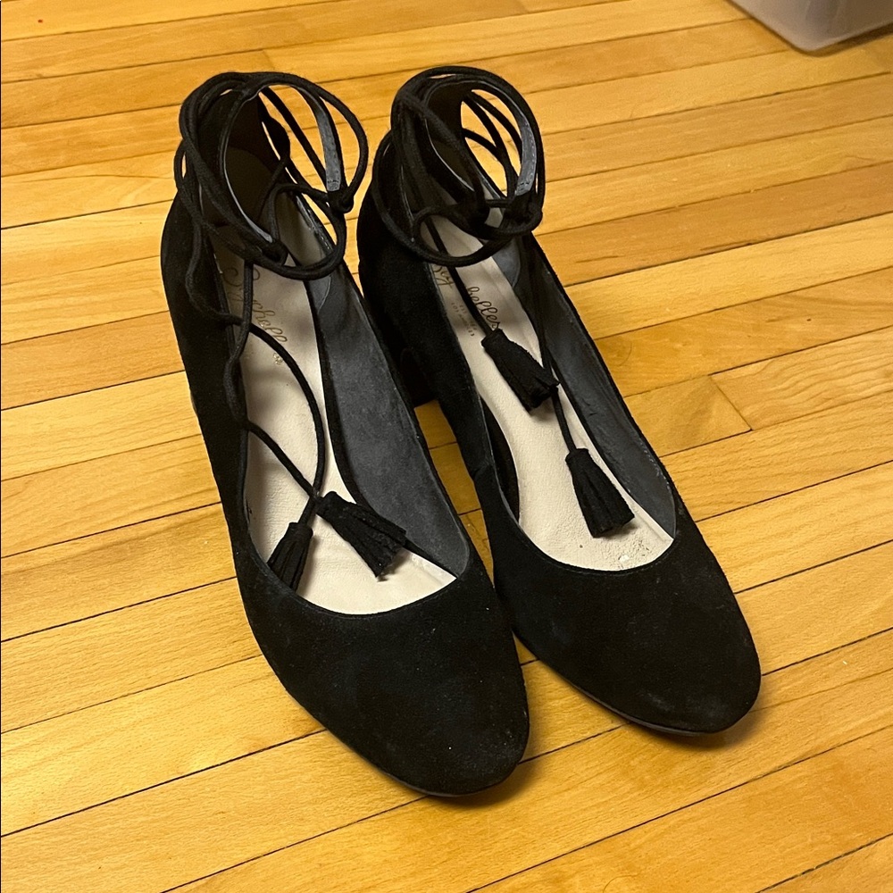 Seychelles Elegant Black Lace-Up Women's Shoes